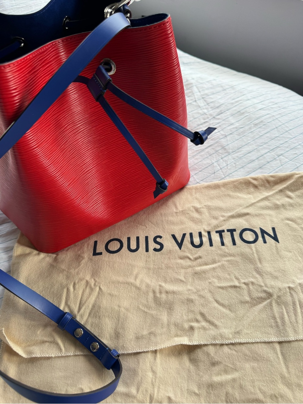 Louis Vuitton Néonoé MM bucket bag Red Epi leather & blue drawstring and lining - Picture 9 of 9